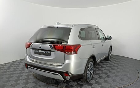 Mitsubishi Outlander III рестайлинг 3, 2021 год, 3 300 000 рублей, 5 фотография