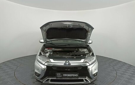 Mitsubishi Outlander III рестайлинг 3, 2021 год, 3 300 000 рублей, 9 фотография