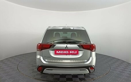 Mitsubishi Outlander III рестайлинг 3, 2021 год, 3 300 000 рублей, 6 фотография