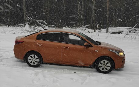 KIA Rio IV, 2018 год, 1 070 000 рублей, 3 фотография