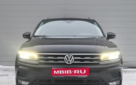 Volkswagen Tiguan II, 2018 год, 2 383 000 рублей, 2 фотография