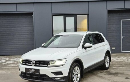 Volkswagen Tiguan II, 2018 год, 2 410 000 рублей, 2 фотография