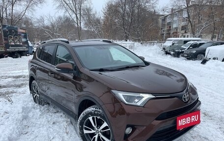 Toyota RAV4, 2017 год, 2 100 000 рублей, 2 фотография