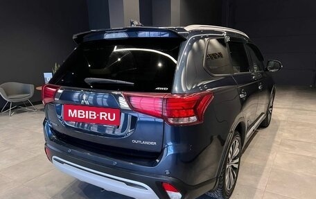 Mitsubishi Outlander III рестайлинг 3, 2019 год, 2 600 000 рублей, 5 фотография