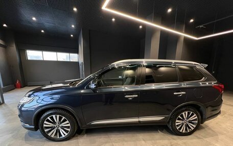 Mitsubishi Outlander III рестайлинг 3, 2019 год, 2 600 000 рублей, 8 фотография