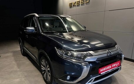 Mitsubishi Outlander III рестайлинг 3, 2019 год, 2 600 000 рублей, 4 фотография