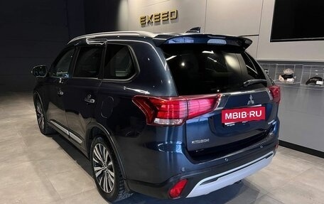 Mitsubishi Outlander III рестайлинг 3, 2019 год, 2 600 000 рублей, 7 фотография