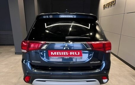 Mitsubishi Outlander III рестайлинг 3, 2019 год, 2 600 000 рублей, 6 фотография