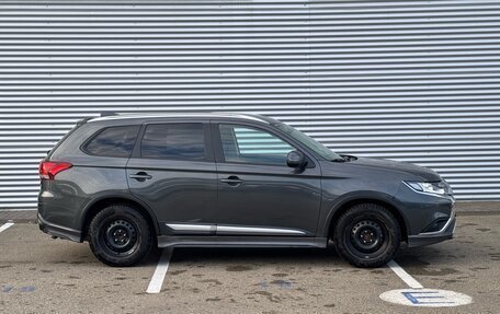 Mitsubishi Outlander III рестайлинг 3, 2018 год, 2 200 000 рублей, 5 фотография