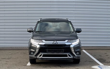 Mitsubishi Outlander III рестайлинг 3, 2018 год, 2 200 000 рублей, 3 фотография