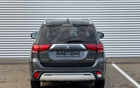 Mitsubishi Outlander III рестайлинг 3, 2018 год, 2 200 000 рублей, 9 фотография