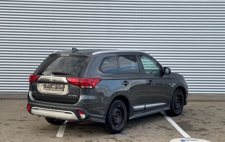 Mitsubishi Outlander III рестайлинг 3, 2018 год, 2 200 000 рублей, 7 фотография