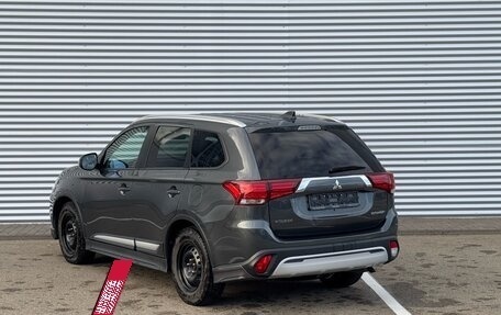 Mitsubishi Outlander III рестайлинг 3, 2018 год, 2 200 000 рублей, 10 фотография