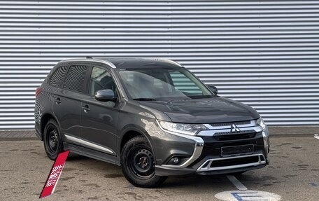 Mitsubishi Outlander III рестайлинг 3, 2018 год, 2 200 000 рублей, 4 фотография