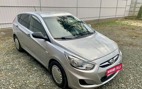 Hyundai Solaris II рестайлинг, 2011 год, 865 000 рублей, 9 фотография