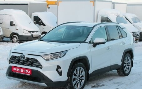 Toyota RAV4, 2020 год, 3 699 000 рублей, 2 фотография