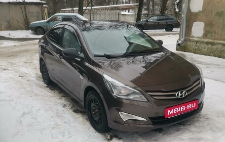 Hyundai Solaris II рестайлинг, 2014 год, 1 000 000 рублей, 2 фотография