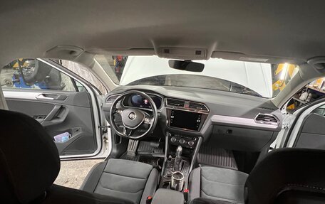 Volkswagen Tiguan II, 2018 год, 3 900 000 рублей, 15 фотография