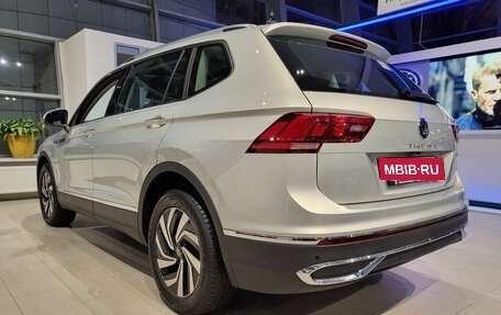 Volkswagen Tiguan II, 2023 год, 4 498 000 рублей, 7 фотография