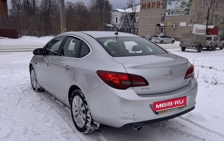 Opel Astra J, 2014 год, 800 000 рублей, 4 фотография