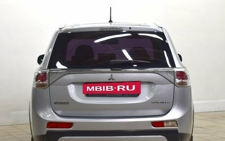 Mitsubishi Outlander III рестайлинг 3, 2014 год, 1 120 000 рублей, 3 фотография