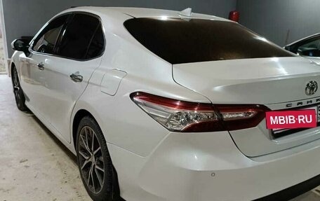 Toyota Camry, 2019 год, 2 650 000 рублей, 6 фотография