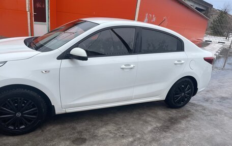 KIA Rio IV, 2018 год, 1 650 000 рублей, 3 фотография