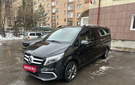 Mercedes-Benz V-Класс, 2017 год, 9 990 000 рублей, 2 фотография