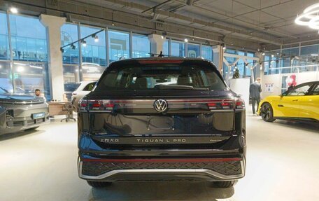 Volkswagen Tiguan II, 2024 год, 6 400 000 рублей, 5 фотография