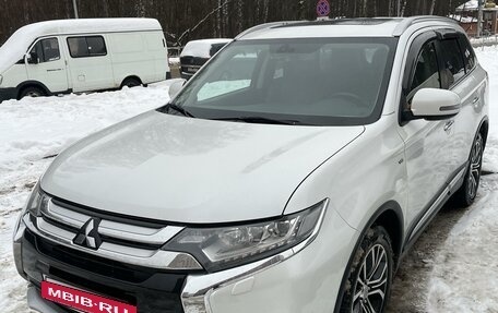 Mitsubishi Outlander III рестайлинг 3, 2016 год, 2 700 000 рублей, 2 фотография