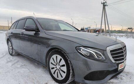 Mercedes-Benz E-Класс, 2019 год, 2 987 543 рублей, 2 фотография