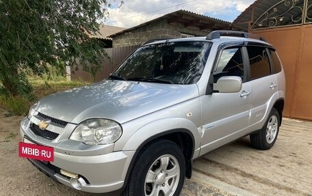 Chevrolet Niva I рестайлинг, 2010 год, 720 000 рублей, 4 фотография