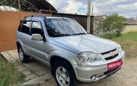 Chevrolet Niva I рестайлинг, 2010 год, 720 000 рублей, 5 фотография