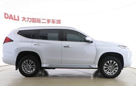 Mitsubishi Pajero Sport III рестайлинг, 2020 год, 3 485 000 рублей, 9 фотография