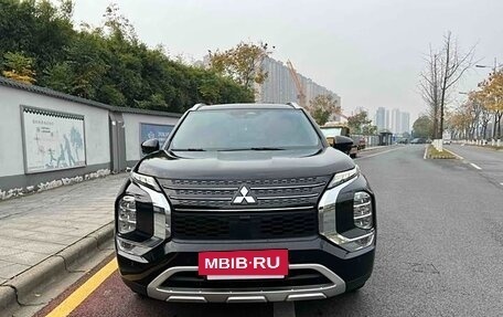 Mitsubishi Outlander, 2023 год, 3 290 000 рублей, 2 фотография