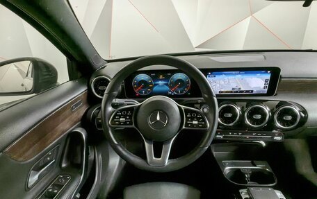 Mercedes-Benz A-Класс, 2019 год, 2 635 000 рублей, 15 фотография