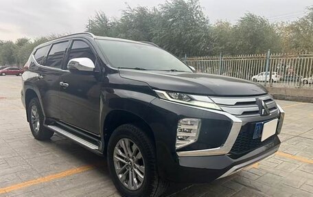 Mitsubishi Pajero Sport III рестайлинг, 2020 год, 3 750 000 рублей, 1 фотография