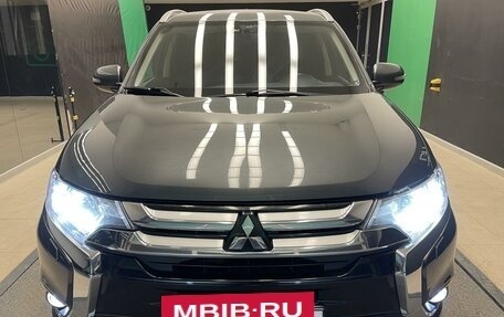 Mitsubishi Outlander III рестайлинг 3, 2015 год, 1 950 000 рублей, 2 фотография