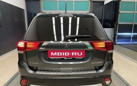 Mitsubishi Outlander III рестайлинг 3, 2015 год, 1 950 000 рублей, 5 фотография