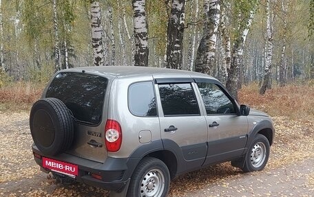 Chevrolet Niva I рестайлинг, 2017 год, 735 000 рублей, 3 фотография