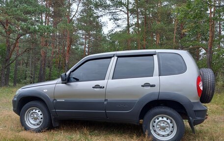 Chevrolet Niva I рестайлинг, 2017 год, 735 000 рублей, 8 фотография