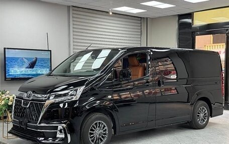 Toyota HiAce H300, 2023 год, 17 850 000 рублей, 1 фотография