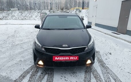 KIA Rio IV, 2020 год, 1 370 000 рублей, 3 фотография