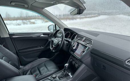 Volkswagen Tiguan II, 2020 год, 3 090 000 рублей, 13 фотография