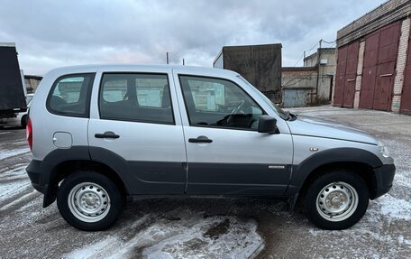 Chevrolet Niva I рестайлинг, 2016 год, 869 000 рублей, 4 фотография