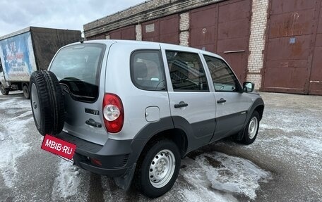 Chevrolet Niva I рестайлинг, 2016 год, 869 000 рублей, 5 фотография