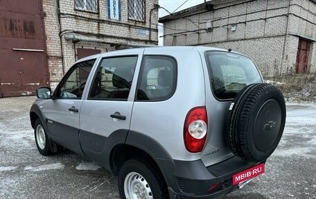 Chevrolet Niva I рестайлинг, 2016 год, 869 000 рублей, 6 фотография