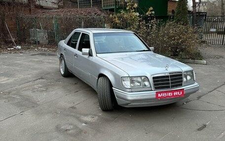 Mercedes-Benz E-Класс, 1994 год, 850 000 рублей, 2 фотография