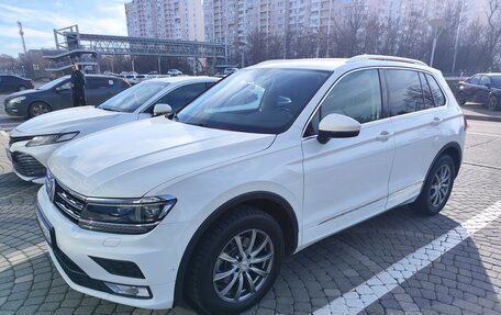 Volkswagen Tiguan II, 2017 год, 2 500 000 рублей, 3 фотография