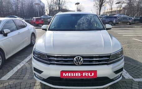 Volkswagen Tiguan II, 2017 год, 2 500 000 рублей, 2 фотография